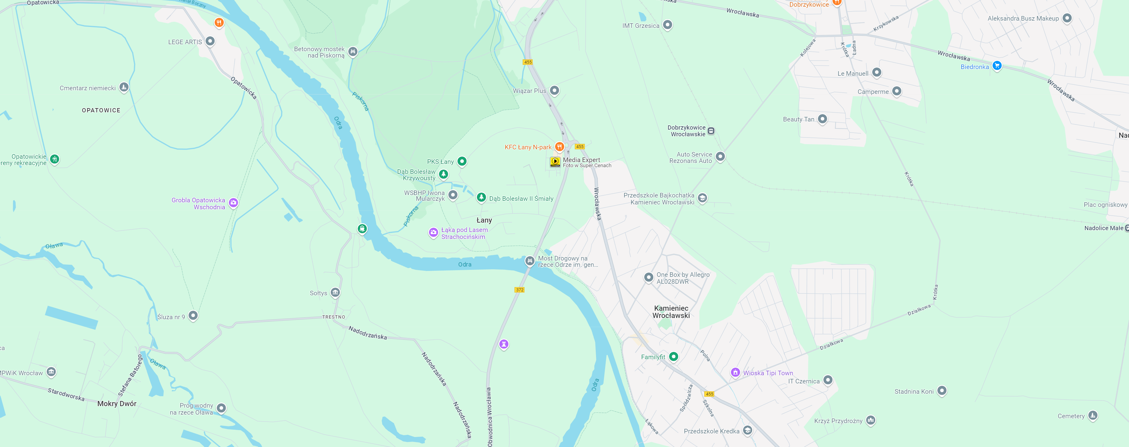 Mapa obszaru Opatowice i okolic, z zaznaczonymi punktami usługowymi, drogami oraz terenami rekreacyjnymi. Widać rzekę Oławę oraz obszary zielone, co świadczy o lokalnym krajobrazie. Informacje mogą być przydatne dla poszukujących producentów myjni bezdotykowych oraz innych usług w regionie.